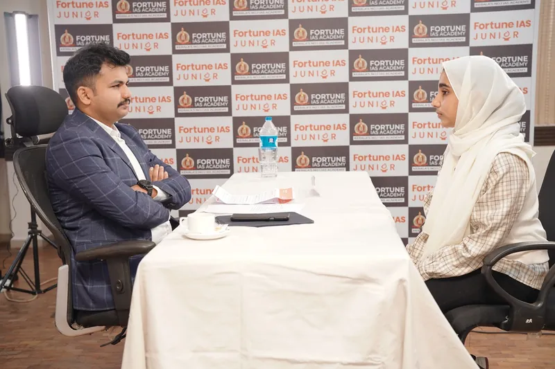 Nidhinraj, IPS interviewing a Fortune IAS Junior student