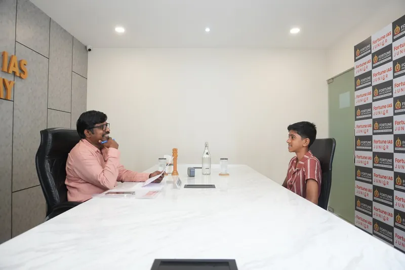 M. G. Rajamanickam, IAS interviewing a Fortune IAS Junior student